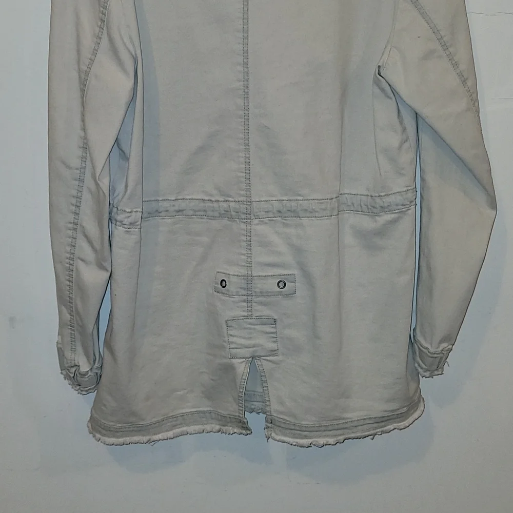 🤍SPRING,Womens beautiful light colored denim fall jacket sz LG. LA Coalition.💙